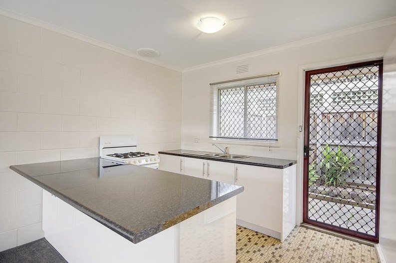 Photo - 2/22-24 Lindsay Street, Newcomb VIC 3219 - Image 2