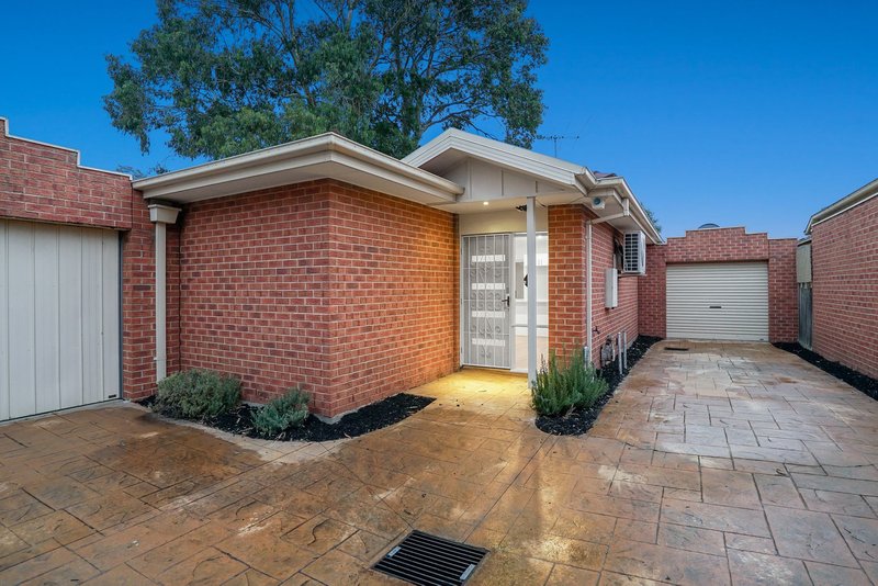 Photo - 2/22 Alice Street, Clayton VIC 3168 - Image 2