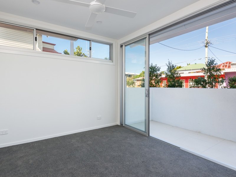 Photo - 2/22 Bay Terrace, Wynnum QLD 4178 - Image 7