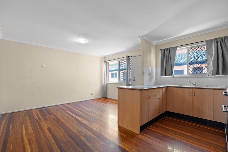 Photo - 2/22 Bruce Street, Chermside QLD 4032 - Image 2