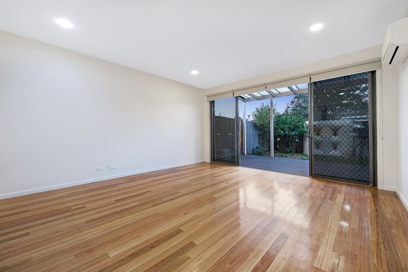 Photo - 2/22 Burns Avenue, Clayton South VIC 3169 - Image 4