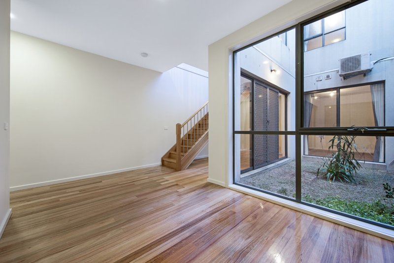 Photo - 2/22 Burns Avenue, Clayton South VIC 3169 - Image 5