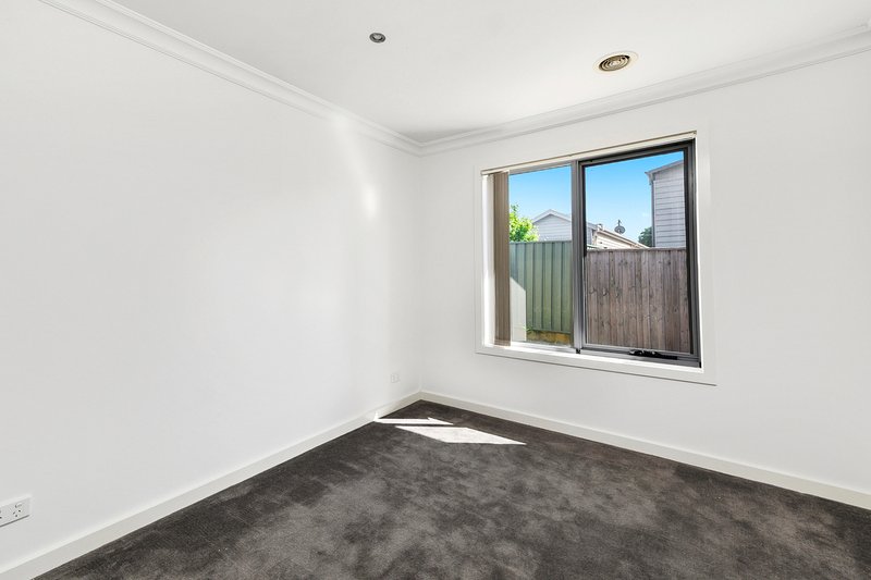 Photo - 2/22 Clarence Street, Geelong West VIC 3218 - Image 5