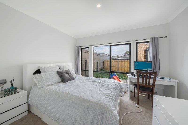 Photo - 2/22 Dearing Avenue, Cranbourne VIC 3977 - Image 11