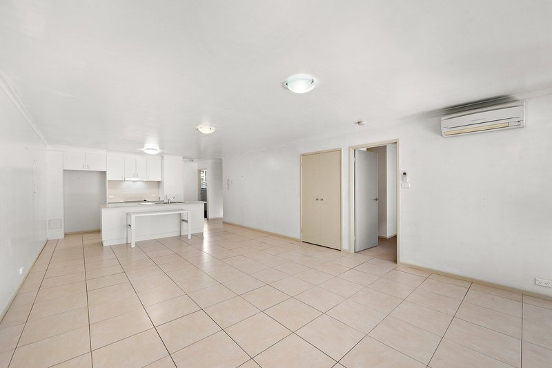 Photo - 22/2 Eardley Street, Bruce ACT 2617 - Image 3