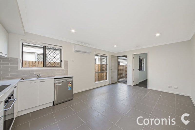 Photo - 2/22 Farmer Place, Park Ridge QLD 4125 - Image 4