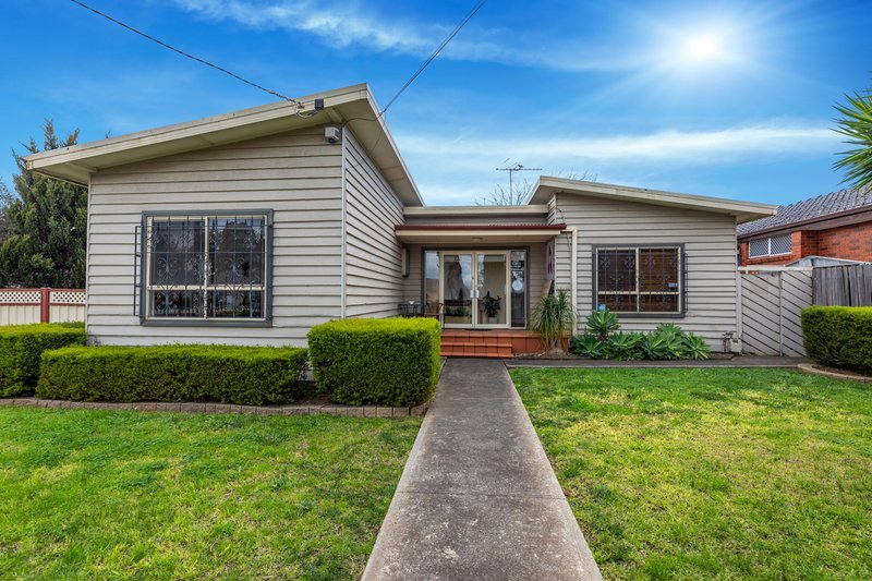 Photo - 222 Furlong Road, St Albans VIC 3021 - Image 2