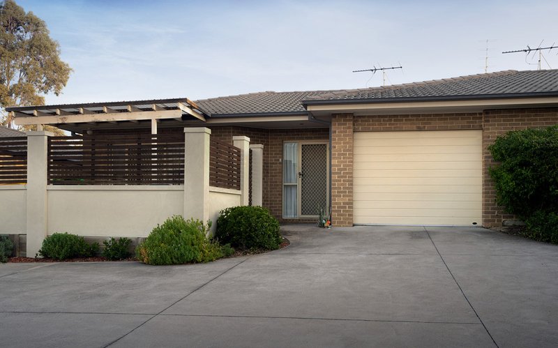 Photo - 2/22 Hickey Street, Cessnock NSW 2325 - Image 2