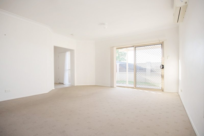 Photo - 2/22 Hickey Street, Cessnock NSW 2325 - Image 4