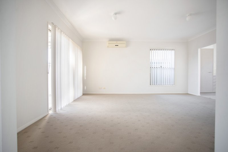 Photo - 2/22 Hickey Street, Cessnock NSW 2325 - Image 5