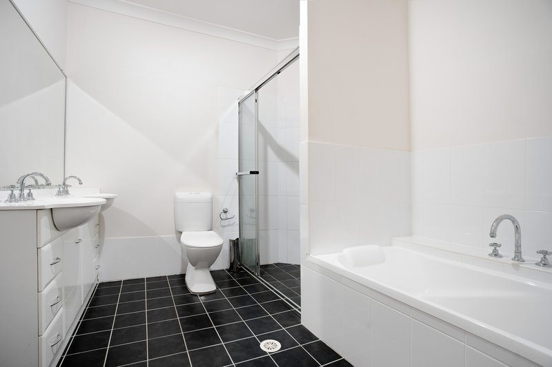 Photo - 2/22 Hickey Street, Cessnock NSW 2325 - Image 13