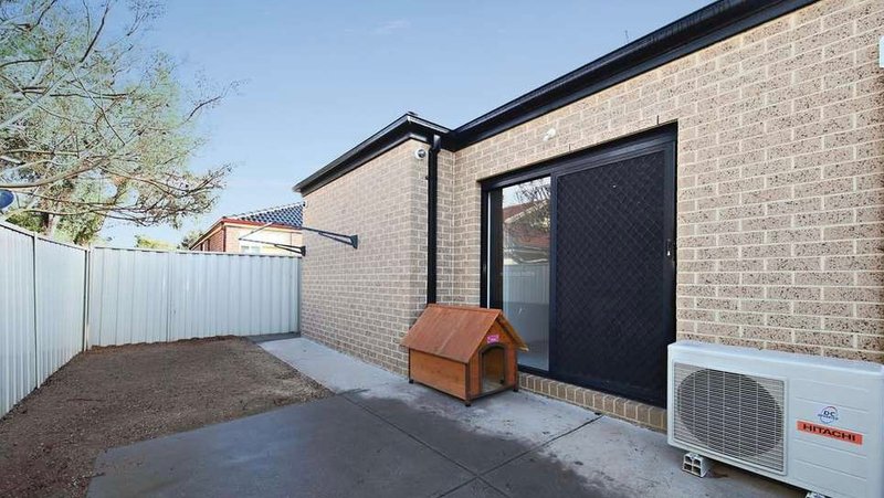 Photo - 2/22 Jordyn Street, Tarneit VIC 3029 - Image 7