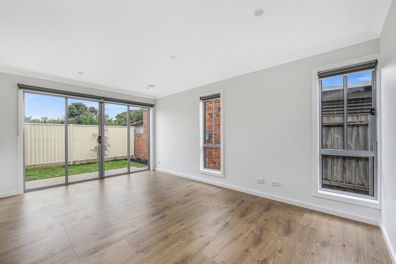 Photo - 2/22 King George Parade, Dandenong VIC 3175 - Image 5