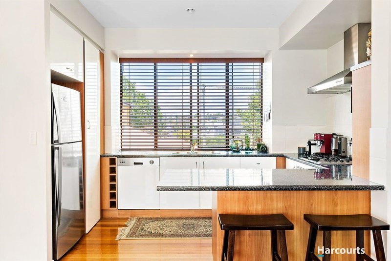Photo - 2/22 Nelson Parade, Manly QLD 4179 - Image 2