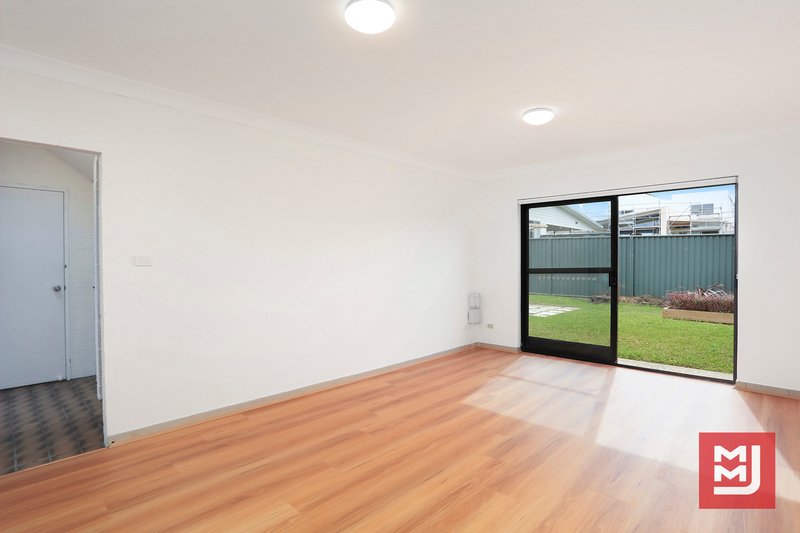 Photo - 2/22 Pioneer Road, Corrimal NSW 2518 - Image 2
