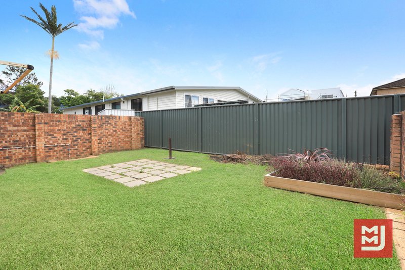 Photo - 2/22 Pioneer Road, Corrimal NSW 2518 - Image 5
