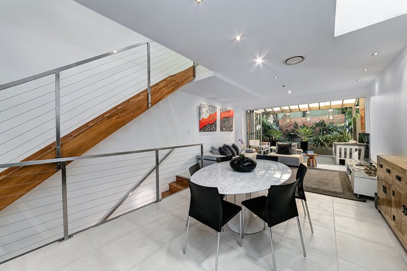 Photo - 2/22 Rennie Street, Indooroopilly QLD 4068 - Image 4