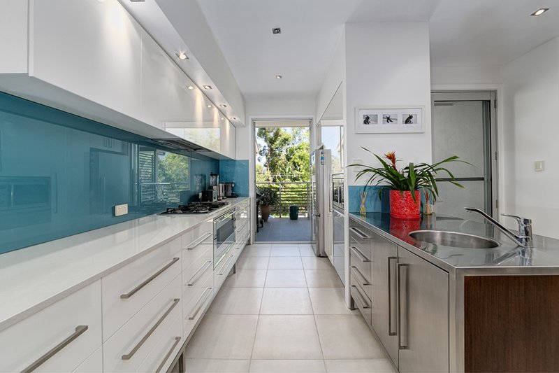 Photo - 2/22 Rennie Street, Indooroopilly QLD 4068 - Image 5