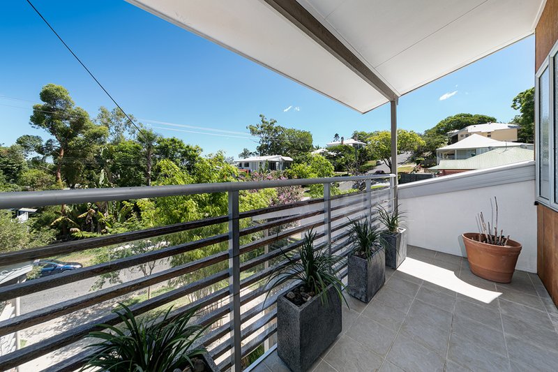 Photo - 2/22 Rennie Street, Indooroopilly QLD 4068 - Image 8