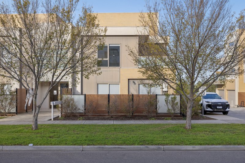Photo - 22/2 Rockgarden Drive, Truganina VIC 3029 - Image 1