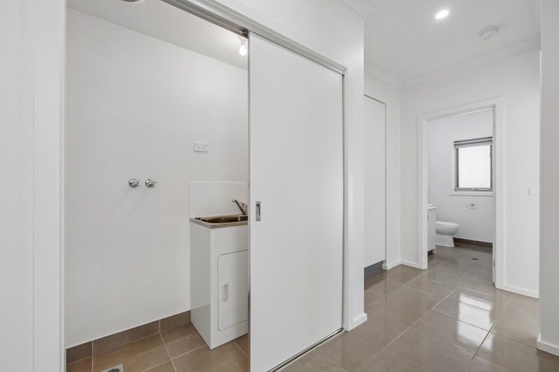 Photo - 22/2 Rockgarden Drive, Truganina VIC 3029 - Image 3