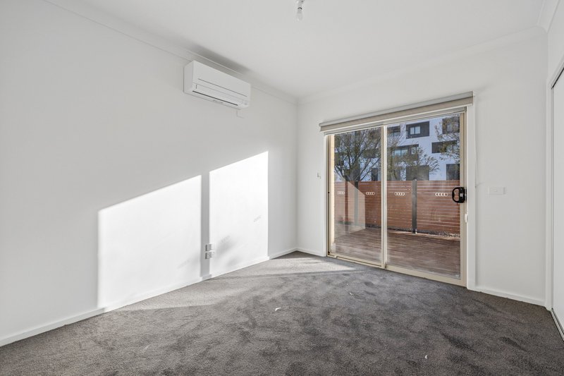 Photo - 22/2 Rockgarden Drive, Truganina VIC 3029 - Image 4