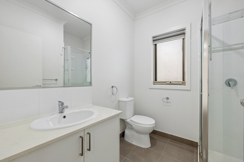 Photo - 22/2 Rockgarden Drive, Truganina VIC 3029 - Image 5