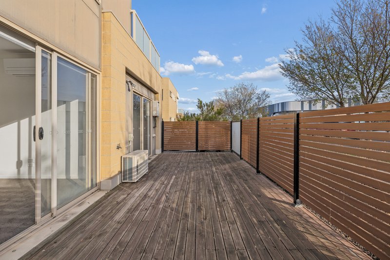 Photo - 22/2 Rockgarden Drive, Truganina VIC 3029 - Image 7