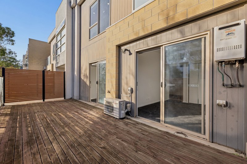 Photo - 22/2 Rockgarden Drive, Truganina VIC 3029 - Image 8