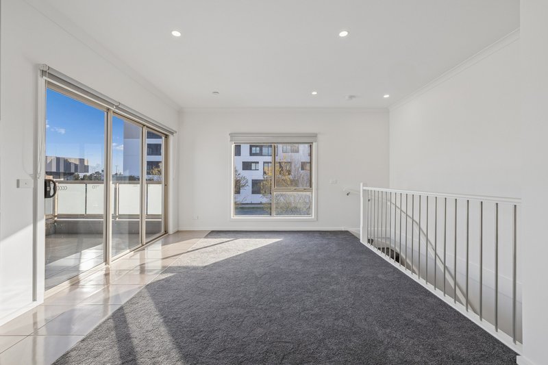Photo - 22/2 Rockgarden Drive, Truganina VIC 3029 - Image 10