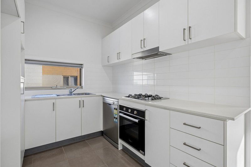 Photo - 22/2 Rockgarden Drive, Truganina VIC 3029 - Image 13