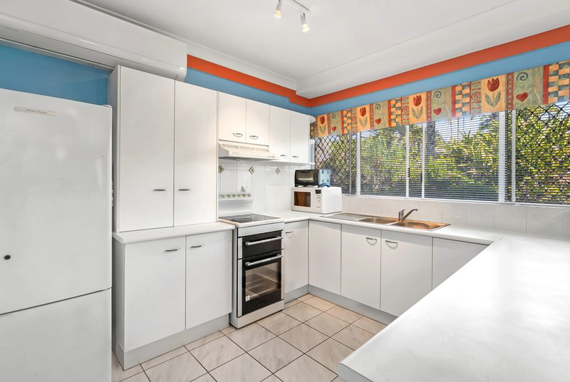 Photo - 2/22 Springfield Crescent, Manoora QLD 4870 - Image 4