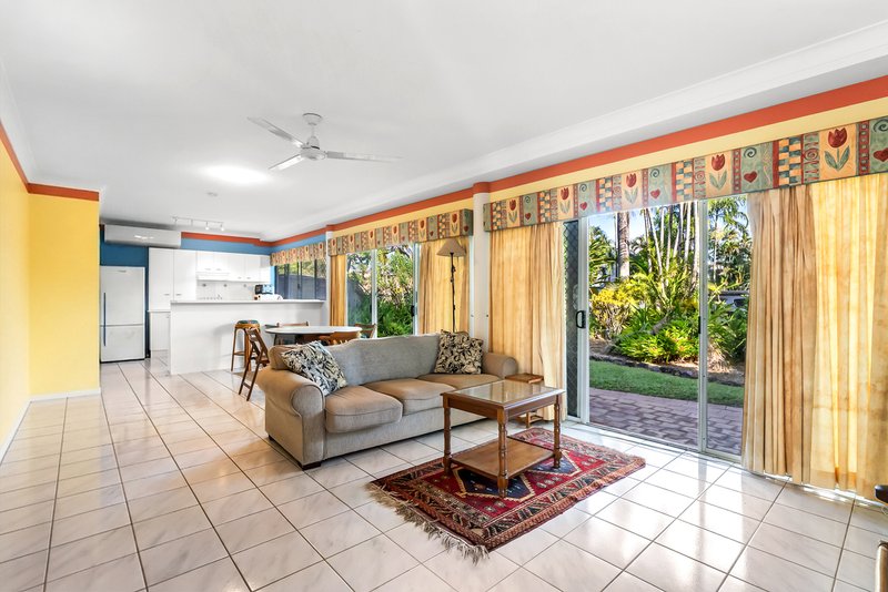 Photo - 2/22 Springfield Crescent, Manoora QLD 4870 - Image 6