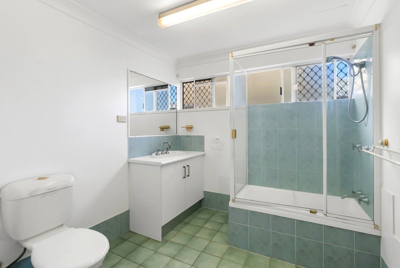 Photo - 2/22 Springfield Crescent, Manoora QLD 4870 - Image 10