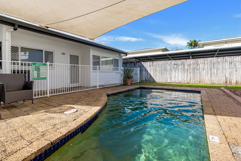 Photo - 2/22 Springfield Crescent, Manoora QLD 4870 - Image 13