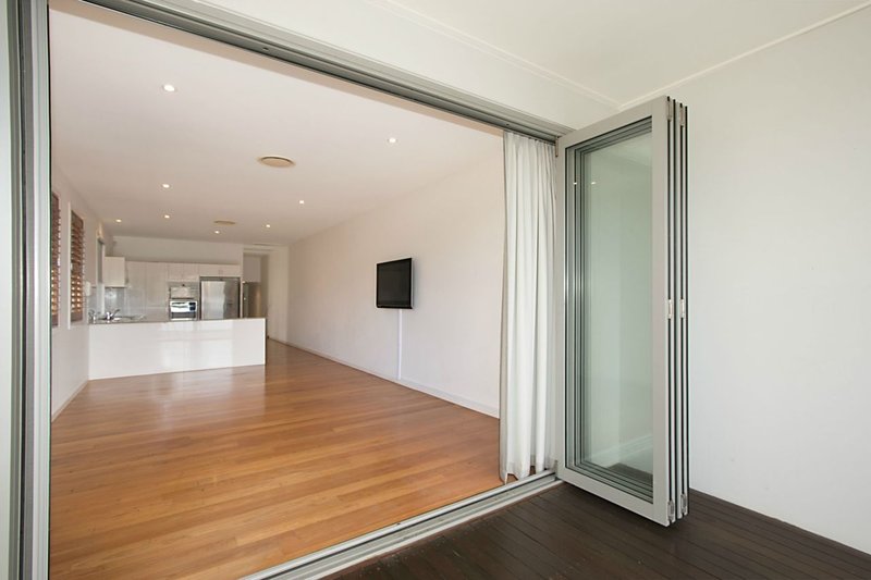 Photo - 2/22 Stephens Street, Burleigh Heads QLD 4220 - Image 3