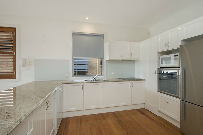 Photo - 2/22 Stephens Street, Burleigh Heads QLD 4220 - Image 4