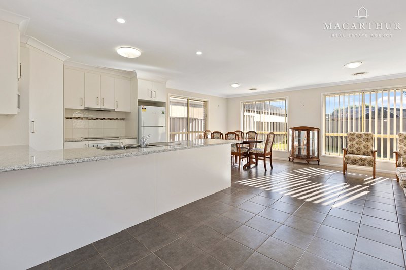 Photo - 2/22 Warambee Street, Glenfield Park NSW 2650 - Image 5