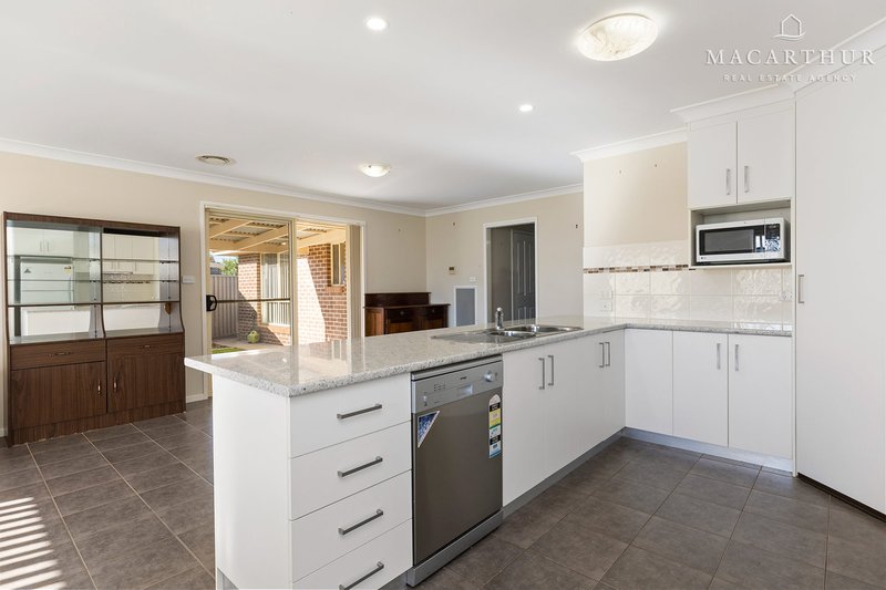 Photo - 2/22 Warambee Street, Glenfield Park NSW 2650 - Image 7