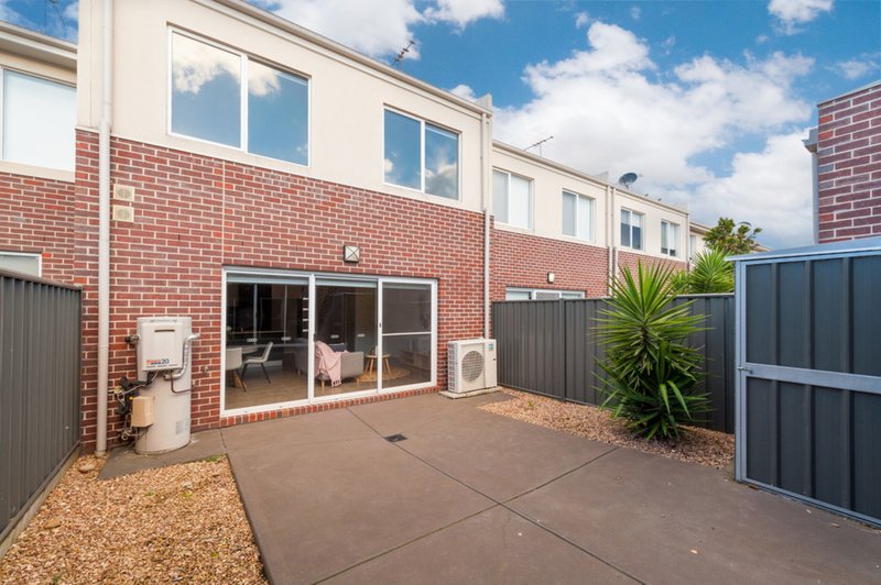 Photo - 222 Windrock Avenue, Craigieburn VIC 3064 - Image 11