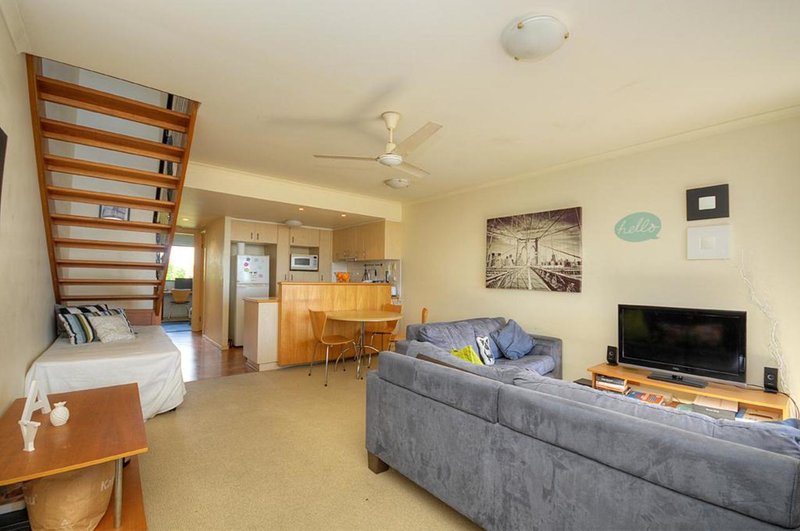 Photo - 22/20-26 Illawong Street, Chevron Island QLD 4217 - Image 3