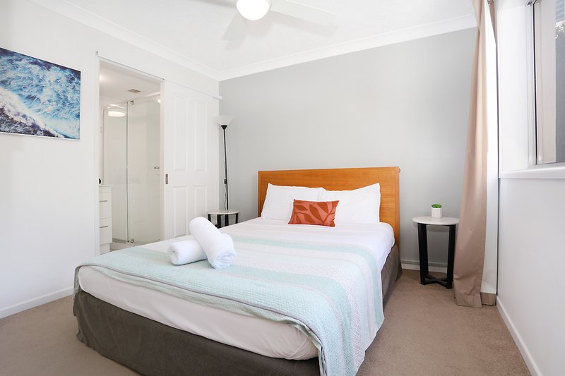Photo - 22/21-27 Markwell Avenue, Surfers Paradise QLD 4217 - Image 3