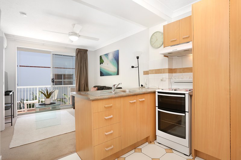 Photo - 22/21-27 Markwell Avenue, Surfers Paradise QLD 4217 - Image 10