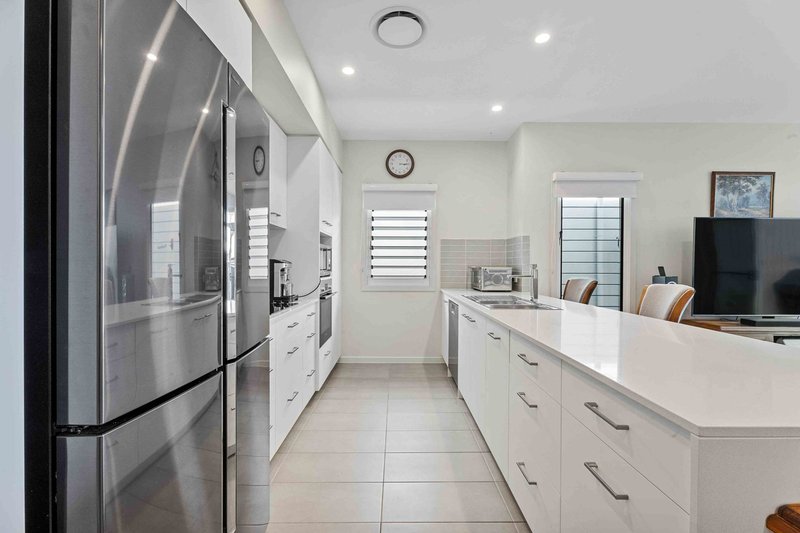 Photo - 222/1 Latitude Boulevard, Nikenbah QLD 4655 - Image 2