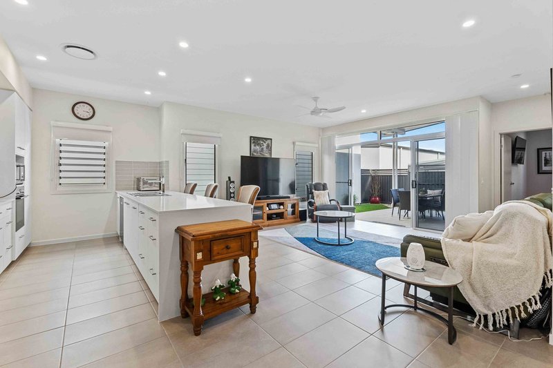 Photo - 222/1 Latitude Boulevard, Nikenbah QLD 4655 - Image 4