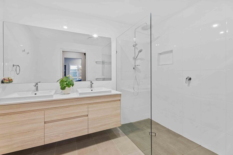 Photo - 222/1 Latitude Boulevard, Nikenbah QLD 4655 - Image 8