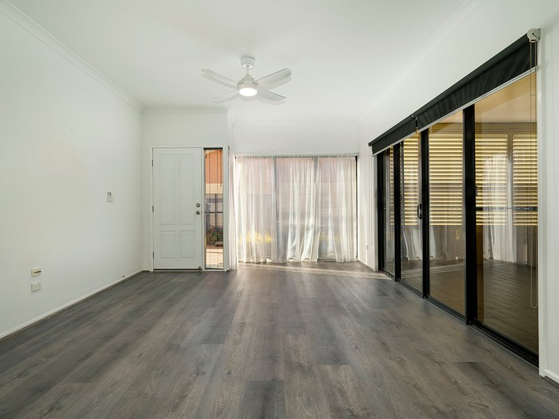 Photo - 2/224 Herries Street, Newtown QLD 4350 - Image 3