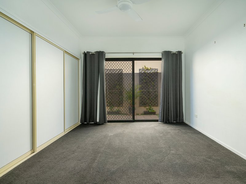 Photo - 2/224 Herries Street, Newtown QLD 4350 - Image 6