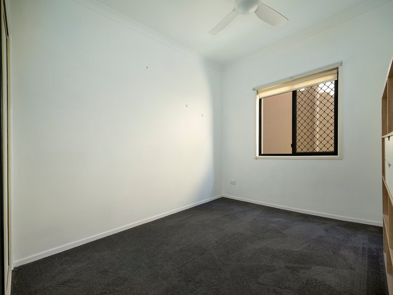Photo - 2/224 Herries Street, Newtown QLD 4350 - Image 7
