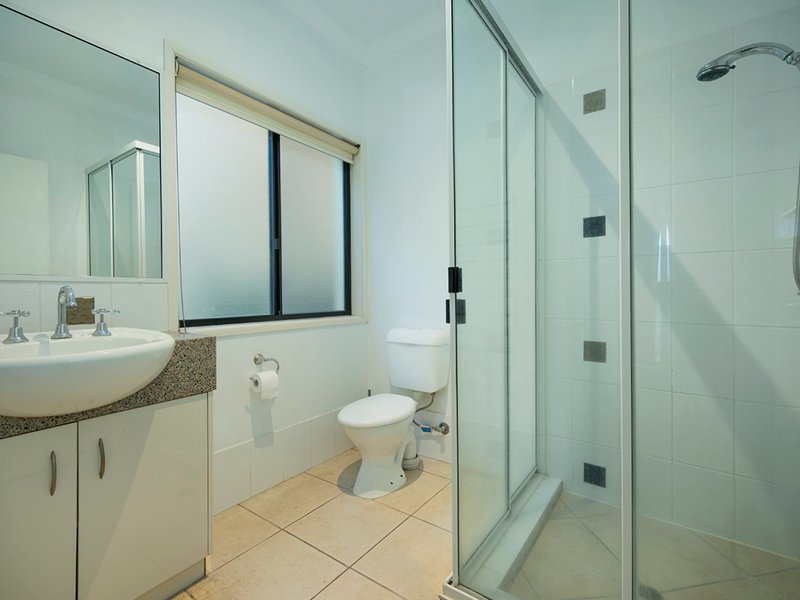 Photo - 2/224 Herries Street, Newtown QLD 4350 - Image 10